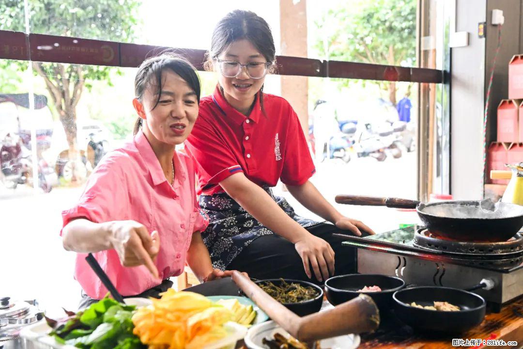 全网追的“扁担女孩”，找了一份暑假工，时薪12元 - 荷泽生活资讯 - 荷泽28生活网 heze.28life.com